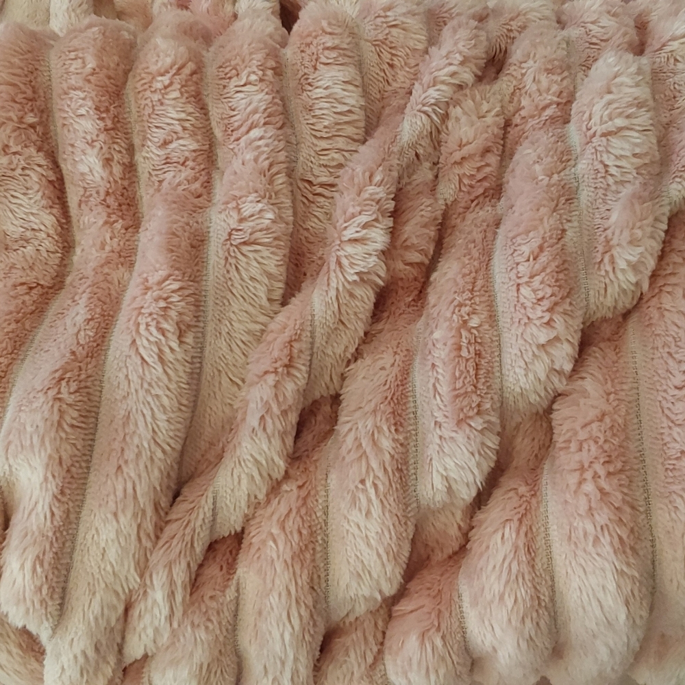 Cozy Blush Mauve Faux Fur Throw Blanket